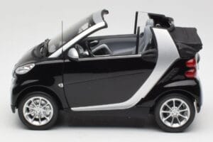 Smart Fortwo Kabrioletas W451 Juodas & Sidabrinis Minichamps 1:18 Q0022566V001C18Q00 Metalas - nuotrauka 4 iš 8
