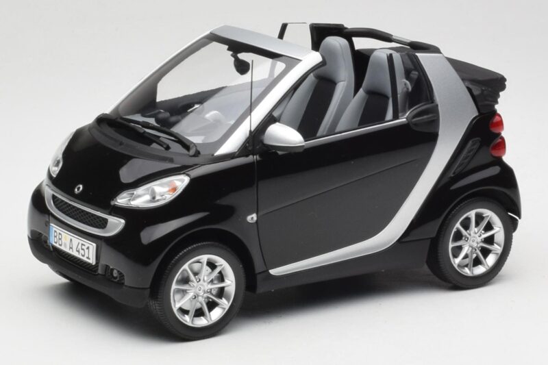 Smart Fortwo Kabrioletas W451 Juodas & Sidabrinis Minichamps 1:18 Q0022566V001C18Q00 Metalas