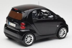 Smart Fortwo Coupe W451 Deep Juodas Minichamps 1:18 Q0022563V001C02Q00 Metalas - nuotrauka 3 iš 8