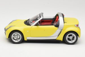 Smart Roadster 452 Geltonas Bburago 1:18 34099-M2 Metalas - nuotrauka 4 iš 8