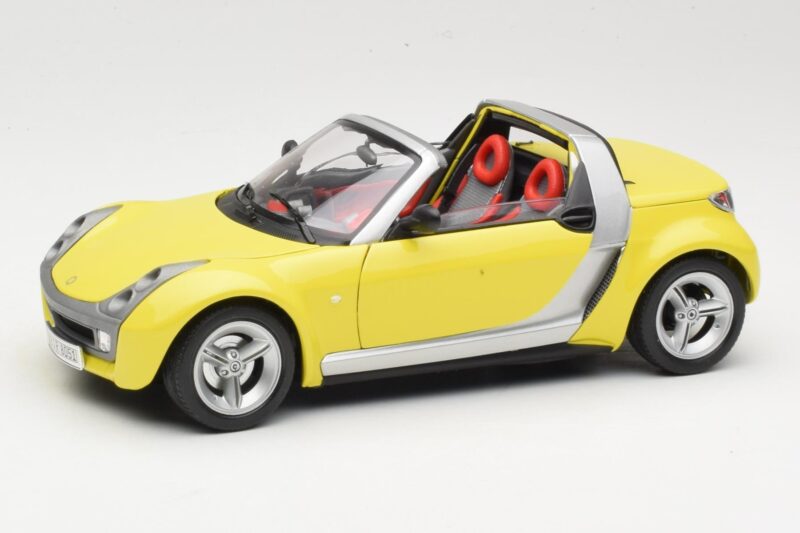 Smart Roadster 452 Geltonas Bburago 1:18 34099-M2 Metalas