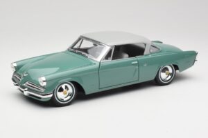 Studebaker Starliner Seafoam Žalias & Shasta Baltas Maisto 1:18 31651 Metalas