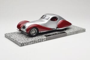 Talbot-Lago T150 C-SS Coupe Sidabrinis Raudonas Minichamps 1:18 107117121 Derva