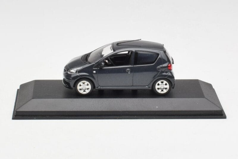 Toyota Aygo AB10 Grey Metallic Minichamps 1:43 AYGO001 Metalas