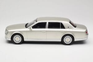 Toyota Century Silver Metallic Kyosho 1:18 KSR18036S Metalas - nuotrauka 3 iš 6
