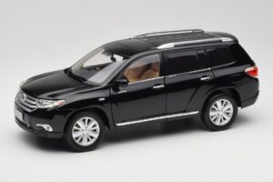 Toyota Highlander XU40 Juodas Paudi Model 1:18 2043612-B1 Metalas