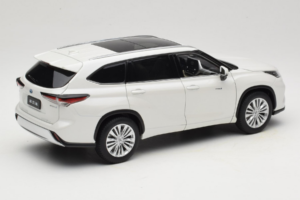 Toyota Highlander XU70 Baltas OEM 1:18 26071-2011 Metalas - nuotrauka 3 iš 8