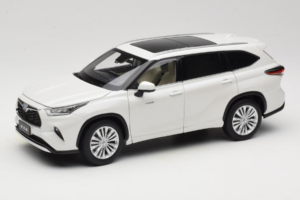 Toyota Highlander XU70 Baltas OEM 1:18 26071-2011 Metalas