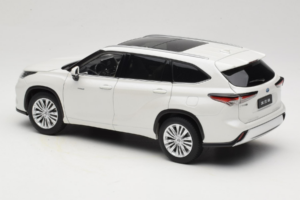 Toyota Highlander XU70 Baltas OEM 1:18 26071-2011 Metalas - nuotrauka 7 iš 8