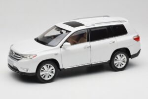 Toyota Highlander XU40 Baltas Paudi Model 1:18 2043612-W1 Metalas
