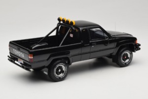 Toyota Hilux N60 SR5 Pickup Juodas Otto 1:18 OT481B Derva - nuotrauka 2 iš 6