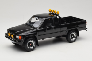 Toyota Hilux N60 SR5 Pickup Juodas Otto 1:18 OT481B Derva
