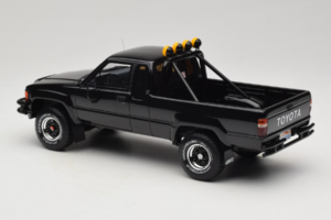 Toyota Hilux N60 SR5 Pickup Juodas Otto 1:18 OT481B Derva - nuotrauka 5 iš 6