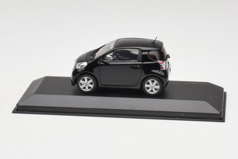Toyota iQ Juodas Mica Minichamps 1:43 403166803 Metalas