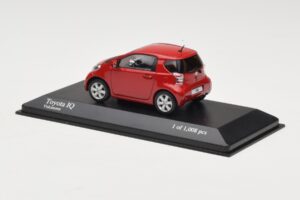 Toyota iQ Raudonas Minichamps 1:43 400166800 Metalas - nuotrauka 3 iš 4