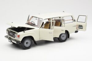 Toyota Land Cruiser J60 Baltas Kyosho 1:18 08956W Metalas - nuotrauka 2 iš 8