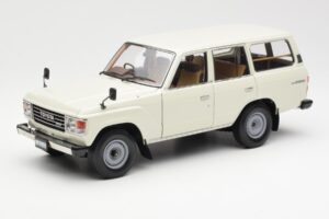 Toyota Land Cruiser J60 Baltas Kyosho 1:18 08956W Metalas