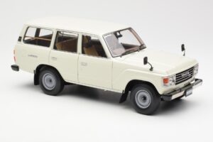 Toyota Land Cruiser J60 Baltas Kyosho 1:18 08956W Metalas - nuotrauka 6 iš 8