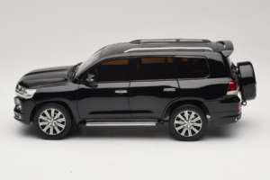 Toyota Land Cruiser LC200 Juodas Kengfai 1:18 KF024-13 Metalas - nuotrauka 4 iš 8