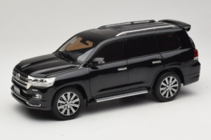 Toyota Land Cruiser LC200 Juodas Kengfai 1:18 KF024-13 Metalas