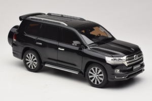 Toyota Land Cruiser LC200 Juodas Kengfai 1:18 KF024-13 Metalas - nuotrauka 6 iš 8