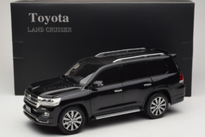 Toyota Land Cruiser LC200 Juodas Kengfai 1:18 KF024-13 Metalas - nuotrauka 8 iš 8