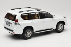 Toyota Land Cruiser Prado J150 Baltas Paudi Model 1:18 623132-WH Metalas - nuotrauka 3 iš 8