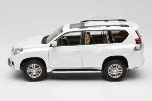 Toyota Land Cruiser Prado J150 Baltas Paudi Model 1:18 623132-WH Metalas - nuotrauka 4 iš 8