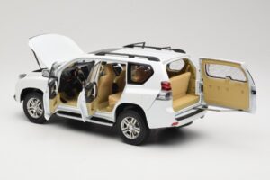 Toyota Land Cruiser Prado J150 Baltas Paudi Model 1:18 623132-WH Metalas - nuotrauka 5 iš 8