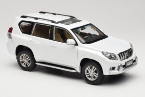Toyota Land Cruiser Prado J150 Baltas Paudi Model 1:18 623132-WH Metalas - nuotrauka 6 iš 8
