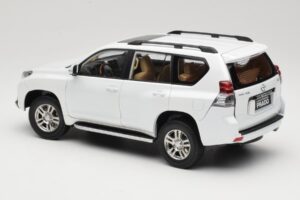 Toyota Land Cruiser Prado J150 Baltas Paudi Model 1:18 623132-WH Metalas - nuotrauka 7 iš 8