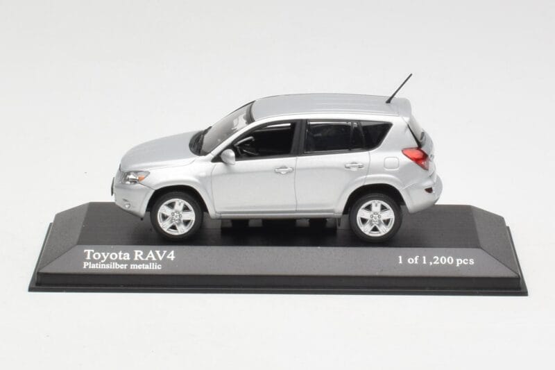 Toyota RAV4 XA30 Sidabrinis Minichamps 1:43 400166570 Metalas