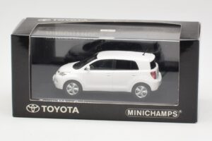 Toyota Urban Cruiser Baltas Minichamps 1:43 400166960 Metalas - nuotrauka 2 iš 3