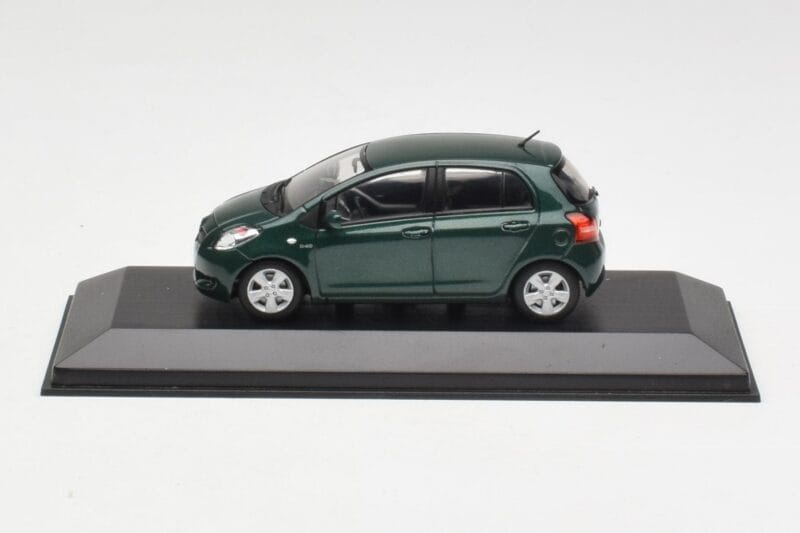 Toyota Yaris XP10 Oxford Green Minichamps 1:43 400166501 Metalas