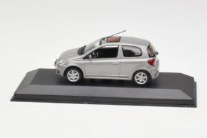 Toyota Yaris XP10 TS Pilkas Minichamps 1:43 TOYOTA007 Metalas