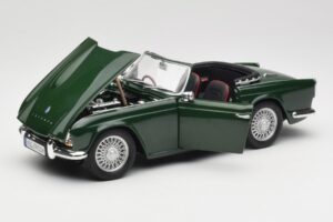 Triumph TR4 British Racing Green Revell 1:18 08827-T1 Metalas - nuotrauka 2 iš 8