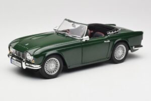 Triumph TR4 British Racing Green Revell 1:18 08827-T1 Metalas
