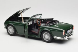 Triumph TR4 British Racing Green Revell 1:18 08827-T1 Metalas - nuotrauka 5 iš 8