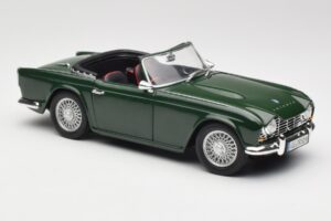 Triumph TR4 British Racing Green Revell 1:18 08827-T1 Metalas - nuotrauka 6 iš 8