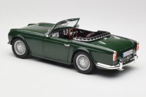 Triumph TR4 British Racing Green Revell 1:18 08827-T1 Metalas - nuotrauka 7 iš 8