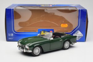 Triumph TR4 British Racing Green Revell 1:18 08827-T1 Metalas - nuotrauka 8 iš 8
