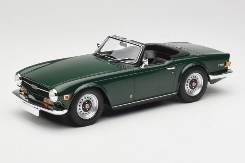 Triumph TR6 PI Tamsiai Žalias Minichamps 1:18 155132030 Metalas