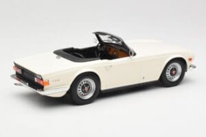 Triumph TR6 PI Baltas Minichamps 1:18 155132035 Metalas - nuotrauka 2 iš 6