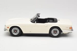 Triumph TR6 PI Baltas Minichamps 1:18 155132035 Metalas - nuotrauka 3 iš 6