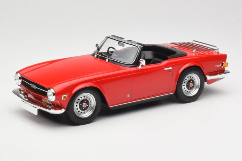 Triumph TR6 PI Raudonas Minichamps 1:18 155132031 Metalas