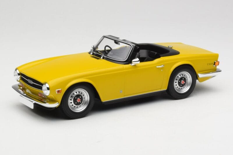 Triumph TR6 RHD Geltonas Minichamps 1:18 155132034 Metalas