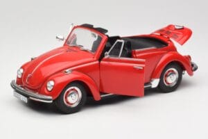 Volkswagen 1302 LS Kabrioletas Raudonas Revell 1:18 08470 Metalas - nuotrauka 2 iš 8