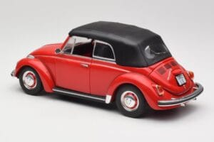 Volkswagen 1302 LS Kabrioletas Raudonas Revell 1:18 08470 Metalas - nuotrauka 7 iš 8