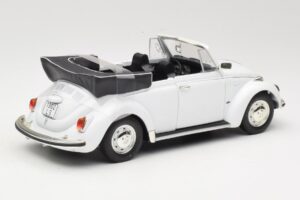 Volkswagen 1302 LS Kabrioletas Baltas Revell 1:18 8415 Metalas - nuotrauka 3 iš 8