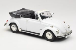 Volkswagen 1302 LS Kabrioletas Baltas Revell 1:18 8415 Metalas - nuotrauka 6 iš 8